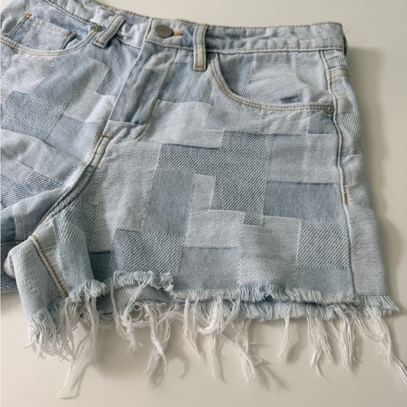 Blank NYC Barrow Patchwork Jean Shorts with Distressed Hem Size 26 - Picture 5 of 12